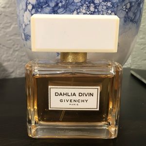 Dahlia Divin Givenchy Perfum